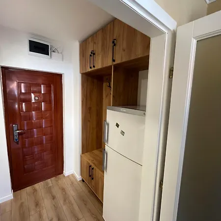 Quiet Flat With Balcony, Free Parking Included Apartament