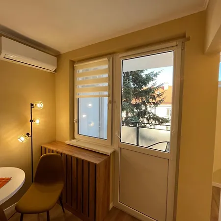 Apartman Quiet Flat With Balcony, Free Parking Included