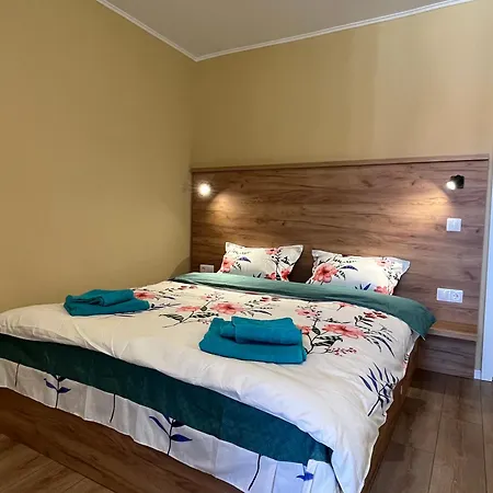 Quiet Flat With Balcony, Free Parking Included