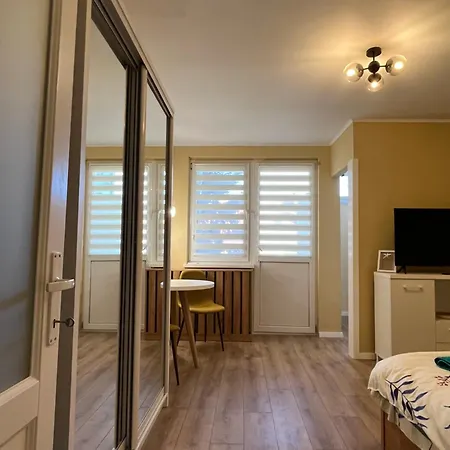 Quiet Flat With Balcony, Free Parking Included アパート クルージュ＝ナポカ