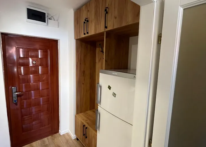 Quiet Flat With Balcony, Free Parking Included Apartament