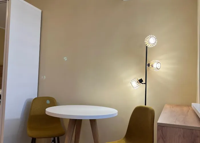 Quiet Flat With Balcony, Free Parking Included Διαμέρισμα *