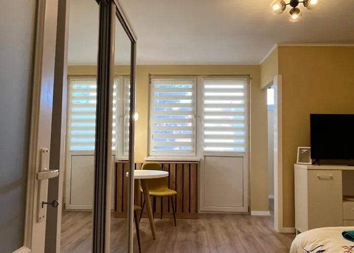 Quiet Flat With Balcony, Free Parking Included Διαμέρισμα Κλουζ-Ναπόκα